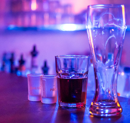 Wer kontrolliertes Trinken machen will sollte nicht zu viele Gläser trinken.